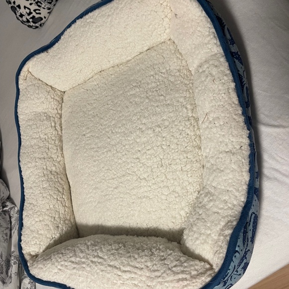 Cat bed - Picture 1 of 3